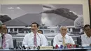 Menko Polhukam Luhut Panjaitan memberi penjelasan soal pencatutan namanya dalam negosiasi Ketua DPR dengan Freeport, di Jakarta, Kamis (19/11). Luhut menyebut kalau dirinya tak tahu menahu dan tak pernah bicara urusan saham. (Liputan6.com/Faizal Fanani)