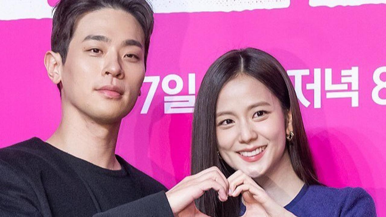 Tayang Mulai Hari Ini, Jisoo BLACKPINK dan Park Jeong Min Tampil Serasi di Konferensi Pers Drakor NEWTOPIA