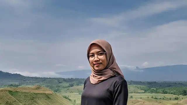 Rekomendasi Warna Jilbab untuk Gamis Hitam/via Meta AI