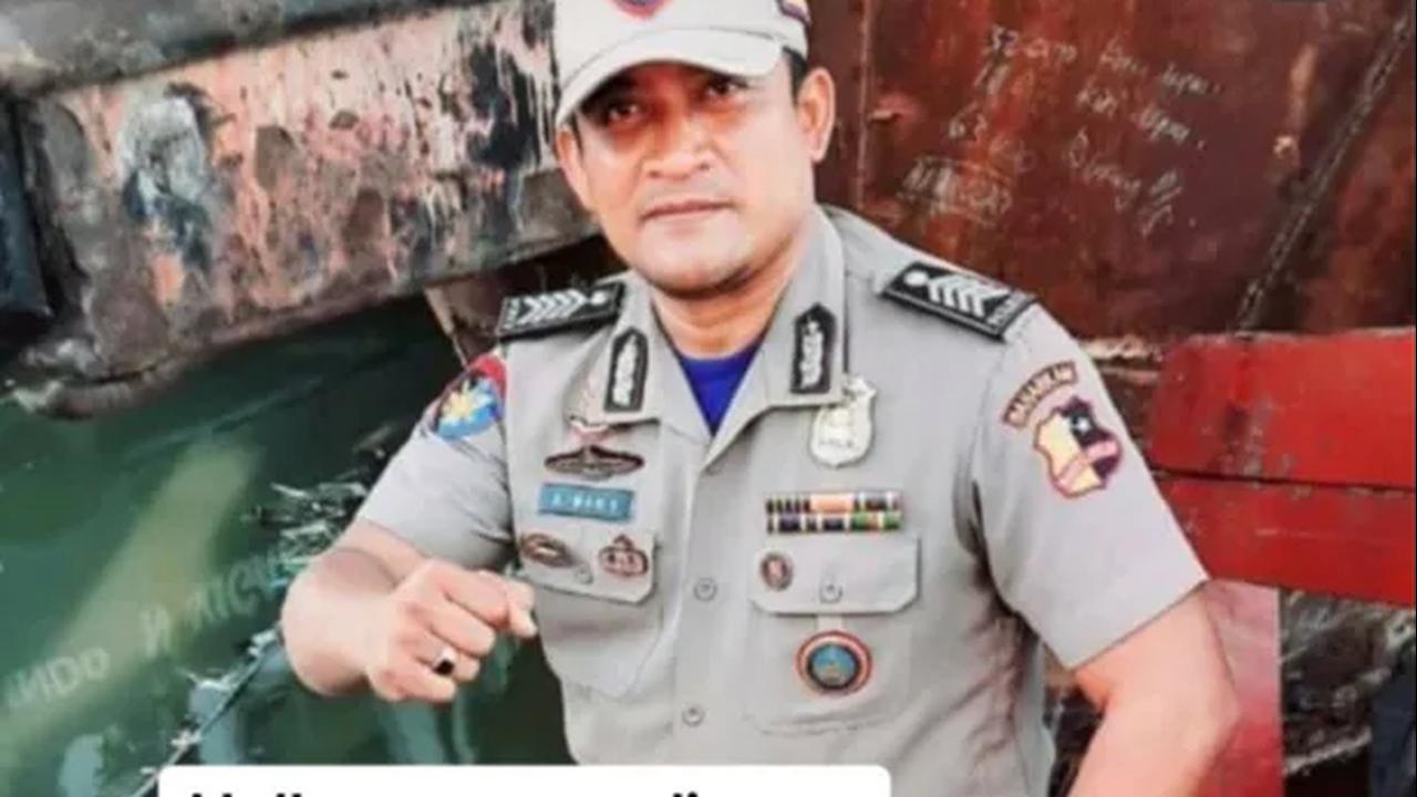 "Kakak mau cerita sedikit tentang kita setelah ditinggal papa pergi," tulisnya.