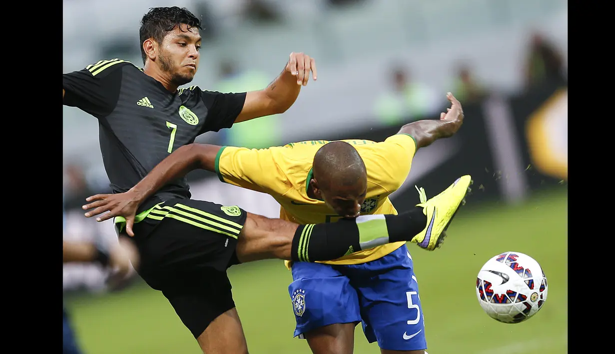 Seiring berjalannya waktu, pemain sayap berdarah Mexico tersebut kian tampil gemilang. Hingga saat ini ia berhasil mencetak 31 gol dengan 64 asisst dalam 250 penampilan bersama FC Porto. (Foto: AP/Andre Penner)