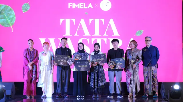 Adelia Dwi Azkia Rahma di acara Tata Wastra