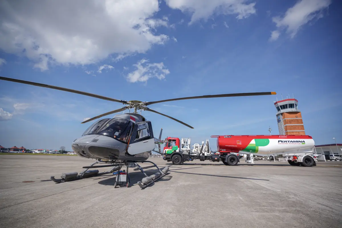 Helikopter Bell 407 menjadi yang pertama di Indonesia sebagai helikopter yang menggunakan Sustainable Aviation Fuel (SAF).