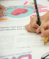 Berikan pujian atas usaha, bukan hanya hasil hal ini akan  meningkatkan rasa percaya diri dan semangat belajar anak (Foto: Van Tay Media/Unsplash)