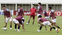 Pelatih PSM Makassar, Bojan Hodak, saat sesi latihan jelang laga Piala AFC di Stadion Madya, Jakarta, (9/3/2020). PSM Makassar akan berhadapan dengan Kaya FC. (Bola.com/M Iqbal Ichsan)