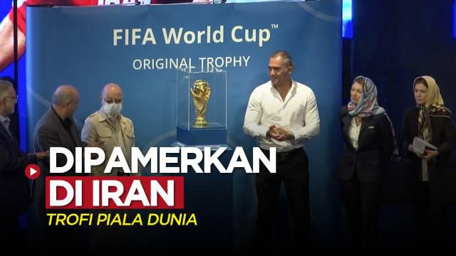 Berita video trofi Piala Dunia pertama kalinya dipamerkan di Iran pada Kamis (1/9/2022).