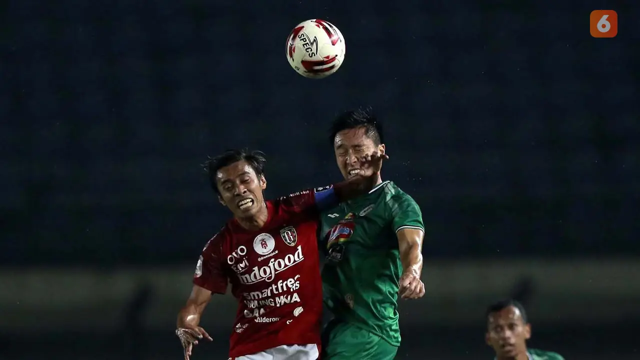 FOTO: PS Sleman Imbangi Tanpa Gol Bali united di Babak Pertama - Fadiil Sausu; Arthur Daniel Irawan