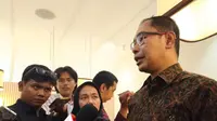 Direktur Pelindungan WNI Kementerian Luar Negeri Republik Indonesia Judha Nugraha saat memberikan keterangan kepada awak media, Senin (20/10/2025). (Dok. Liputan6.com/Khairisa Ferida)