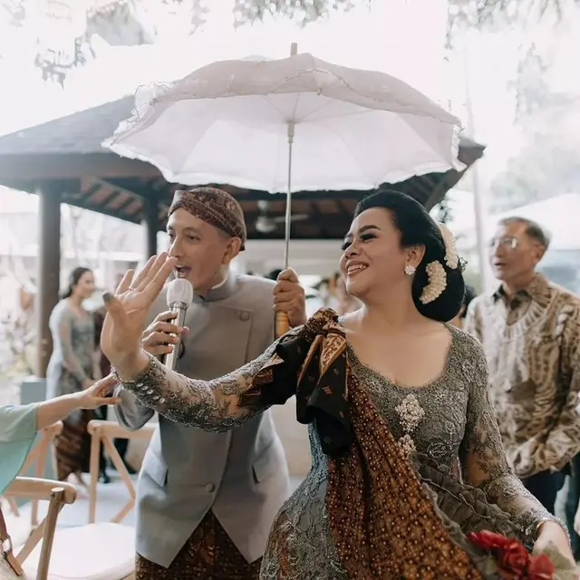 Jarang Terekspos, Ini 6 Potret Muren Ibunda Maudy Ayunda yang Awet Muda