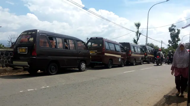 Makin Ditinggalkan, Perlukah Angkot di Bandung Dipertahankan?