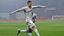 Striker Juventus, Cristiano Ronaldo, melakukan selebrasi usai membobol gawang Sassuolo pada laga Serie A di Stadion Mapei, Minggu (10/2). (AP/Elisabetta Baracchi)