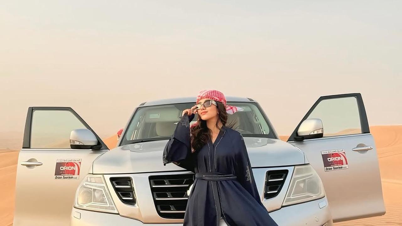 5 Potret Mayang Lucyana saat Liburan di Gurun Pasir Dubai