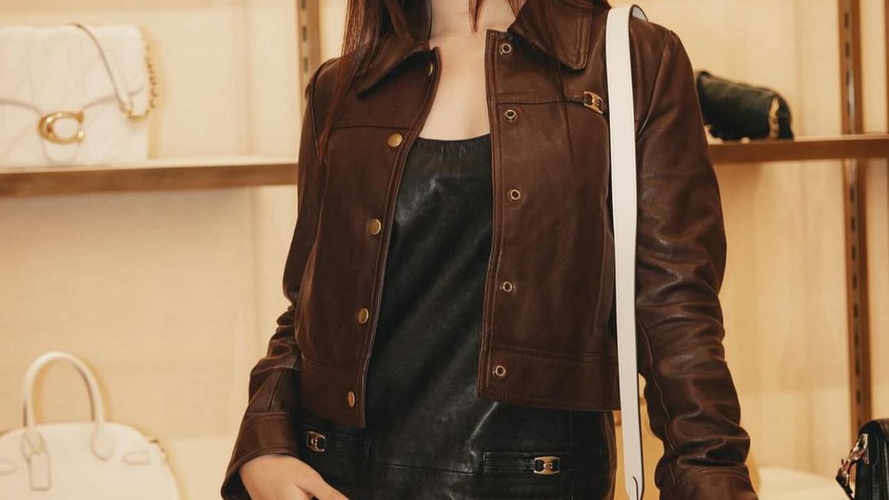 5 Potret Keren Tiara Andini, Gaya Tomboy dengan Jaket Kulit yang Tetap Kalem
