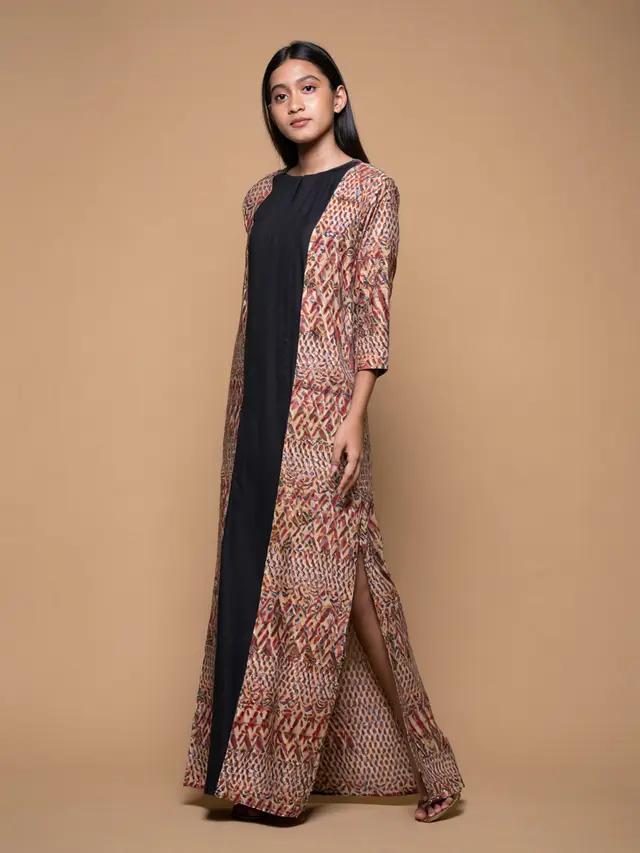 Model Tunik Batik Belah Samping Kanan Kiri