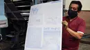 Kepala produksi surat kabar Guatemala La Hora, Byron Cruz, berpose setelah wawancara dengan AFP di Guatemala City pada 12 November 2021. Setelah 101 tahun, surat kabar malam La Hora de Guatemala mencetak edisi terakhirnya pada hari Jumat dan hanya edisi online yang tersedia. (Johan ORDONEZ/AFP)