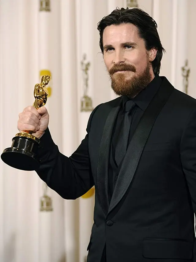 Christian Bale meraih Piala Oscar lewat film The Fighter. (Foto: Dok. IMDb)