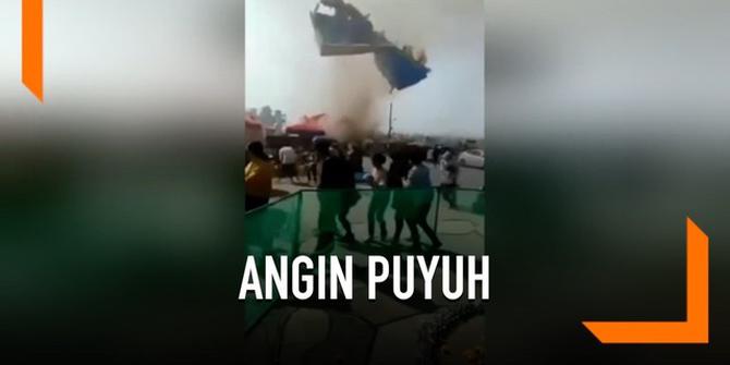 VIDEO: Angin Puyuh Terbangkan Istana Balon, 2 Anak Tewas