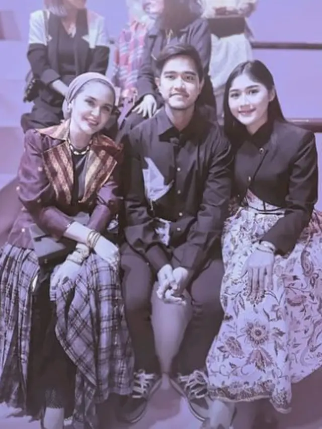 Gaya Kompak Erina Gudono dan Najwa Shihab Pakai Busana Etnik dan Barang Branded Saat Hadiri Fashion Show, Siapa yang Lebih Mahal?