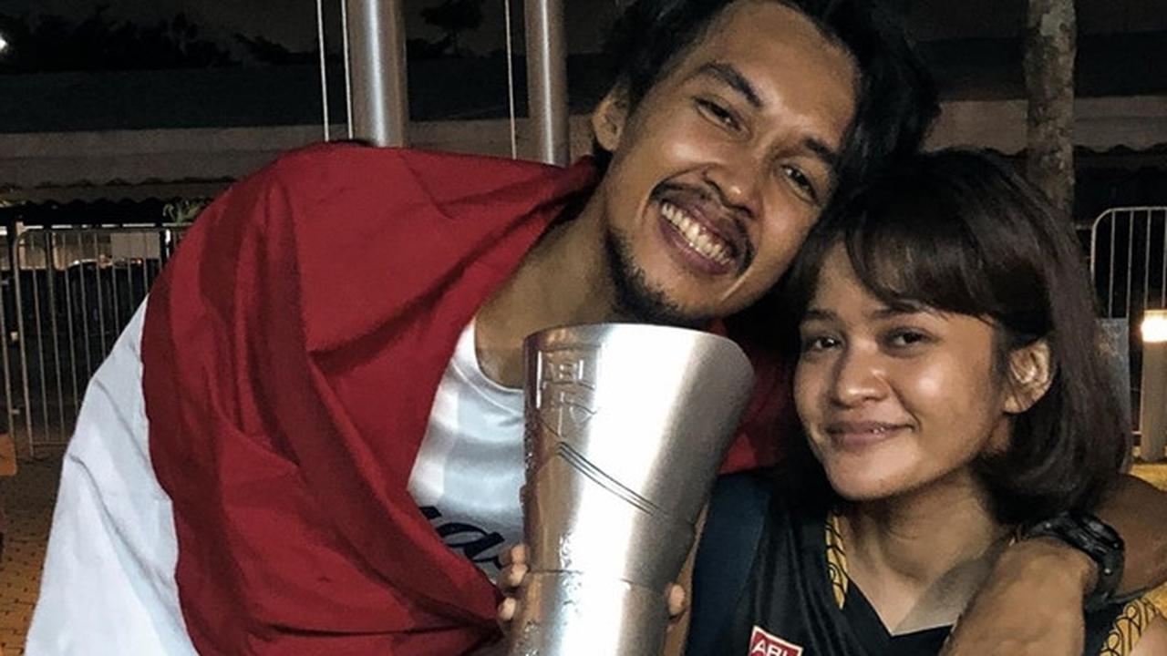 Jarang Tersorot, Ini 7 Momen Kebersamaan Sandy Kusuma Kapten CLS Knight dengan Sang Istri