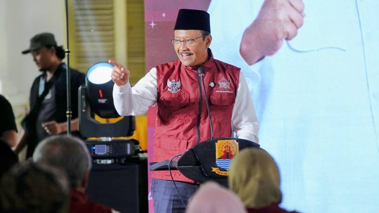 Gus Ipul dalam Acara Dialog Pilar-Pilar Sosial di Pendopo Bupati Cirebon