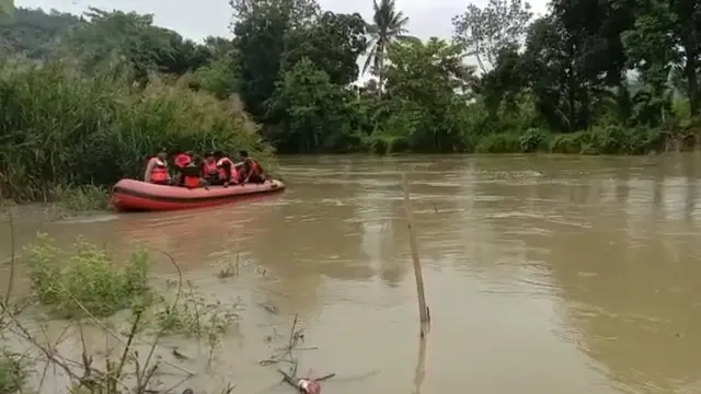 Korban terkaman buaya di Kolaka Timur, Wacalling (60) akhirnya ditemukan setelah 48 jam kerabat dan tim SAR gabungan melakukan pencarian di pinggir sungai.(Liputan6.com/Ahmad Akbar Fua)