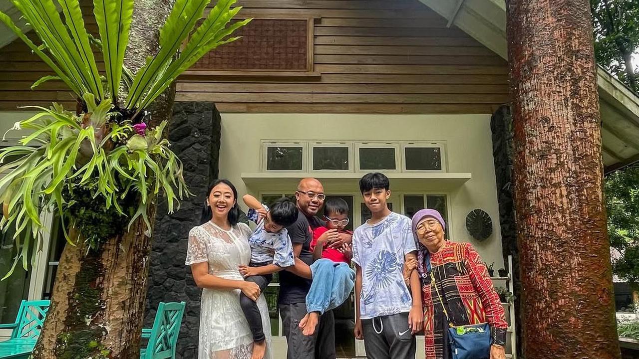 Hadapi Perceraian, Asri Welas Tetap Setia Dampingi Anak di Rumah Sakit