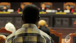 Naftali Keiya ketua tim sekaligus sebagai saksi mandat dari pasangan Jokowi - JK, kabupaten Dogiai, Papua, memberikan kesaksian kepada para Hakim MK dalam sidang sengketa Pilpres, Jakarta, Kamis (14/8/2014) (Liputan6.com/Andrian M Tunay)