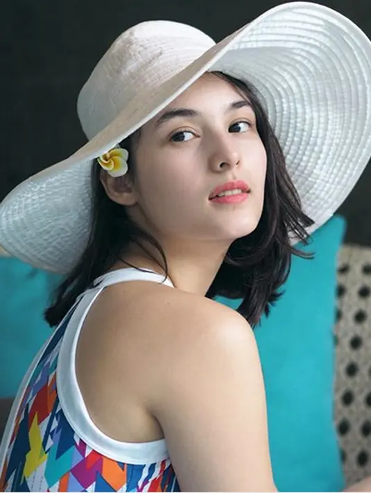 "Terima kasih banyak untuk kekasihku satu-satunya, aku sangat menghargai segala yang kau lakukan untukku. Kita akan merayakan banyak ulang tahun nantinya, aku akan selalu mencintaimu," lanjutnya. (Instagram/daffawardhana)