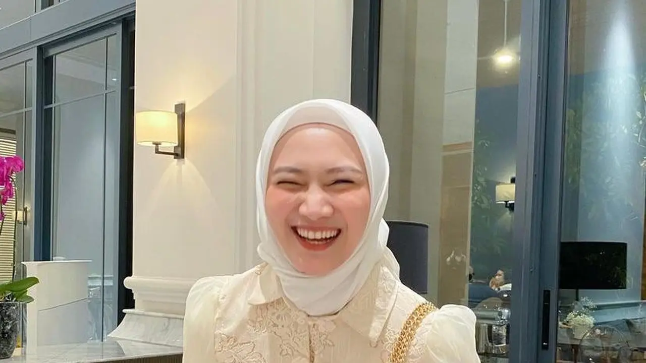 8 Warna Hijab yang Cocok dengan Baju Cream, Simak Inspirasinya dari Aurel Hermansyah hingga Citra Kirana