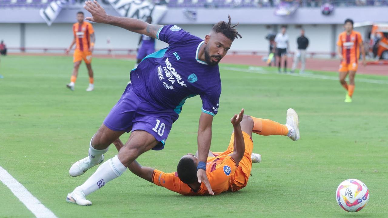 Foto: Di Kandang Sendiri, Persita Dikalahkan Borneo FC