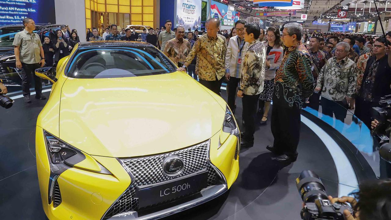 FOTO: Menteri Perindustrian Buka GIIAS 2025, 43 Merek Otomotif Ramaikan Pameran di ICE BSD