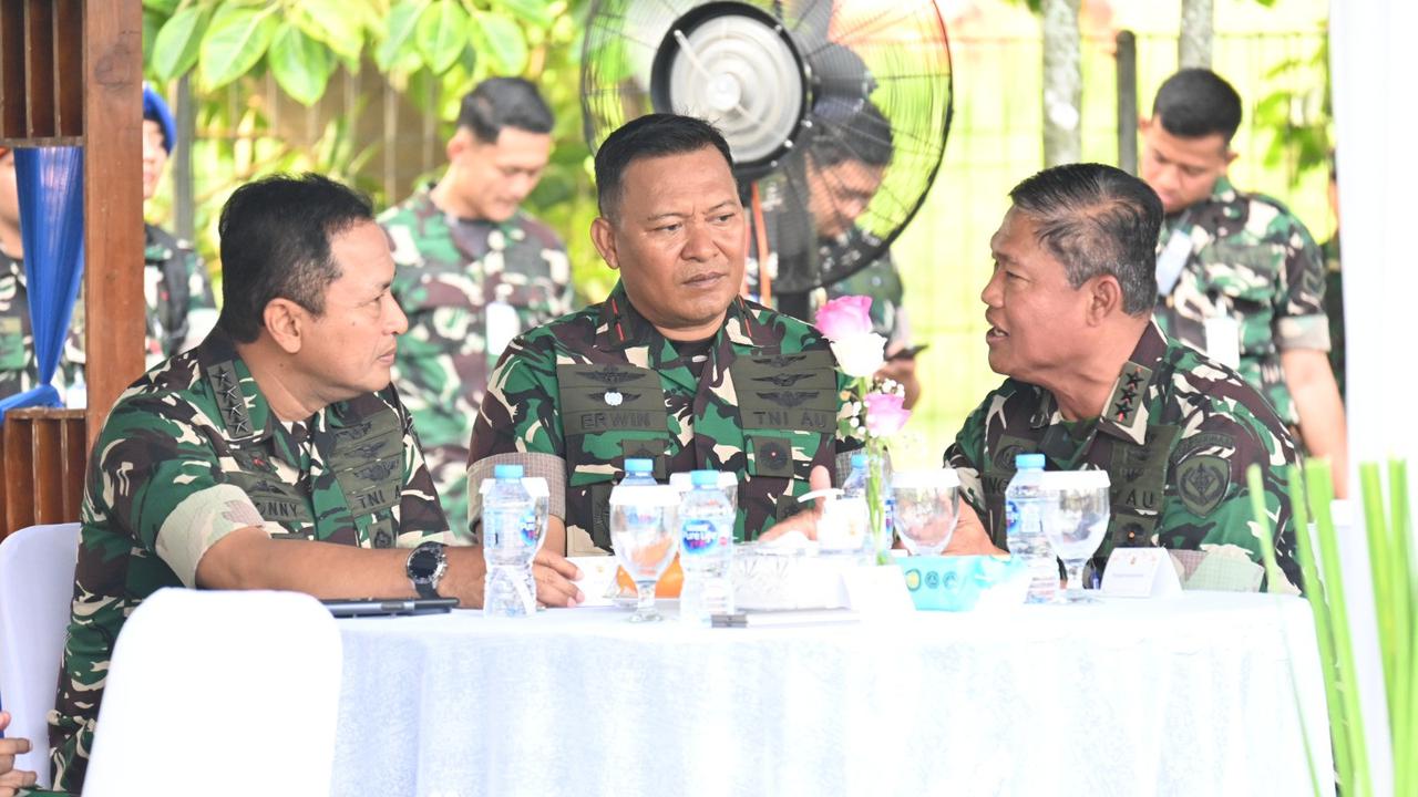 Pangkoopsudnas Dampingi Kasau Hadiri Peresmian Monumen Pesawat Fokler F-27