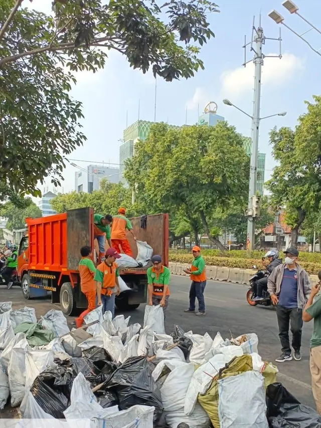 Pemprov DKI dan Warga Gotong Royong Pulihkan Jakarta