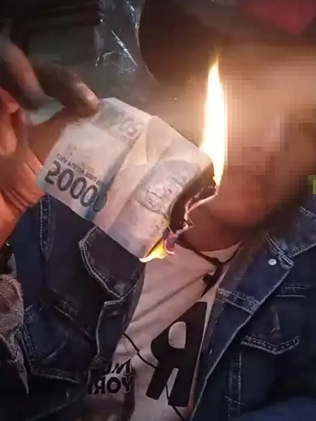 Pria Bakar Uang Saat Siaran Langsung di Facebook, Ancamannya Bisa Denda dan Pidana