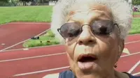 Seorang nenek berusia 99 tahun mengikuti lomba lari 100 M meeki finish paling akhir namun para penonton menyambutnya dengan meriah.
