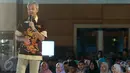 Gubernur Jawa Tengah Ganjar Pranowo berbagi cerita inspiratif kepada peserta EMTEK Goes To Campus (EGTC) 2017 di Universitas Negeri Semarang, Kamis (6/4). Ganjar menjadi salah satu pembicara inspiratif pada hari kedua EGTC 2017 (Liputan6.com/Yoppy Renato)