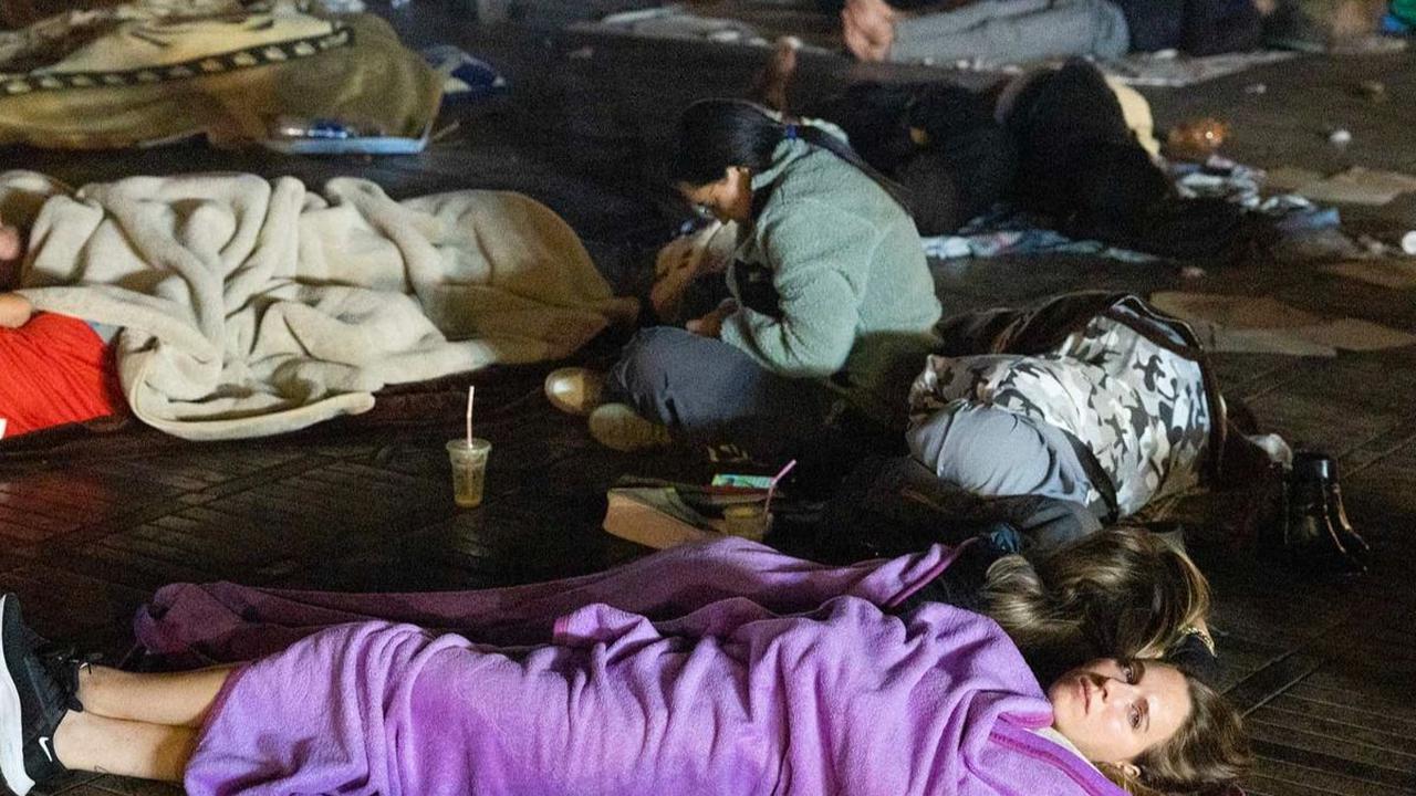 Gampa bumi dahsyat mengguncang Maroko pada Jumat (8/9/2023) malam waktu setempat. Akibatnya, lebih dari 600 orang tewas dan ratusan lainnya terluka.&nbsp;<br><br>Ini menjadi&nbsp;gempa paling mematikan di negara itu sejak tahun 2004.
