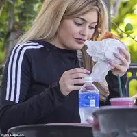 Dikabarkan tengah hamil, Kylie Jenner benar-benar dihadapkan dengan ngidam. (Daily Mail)