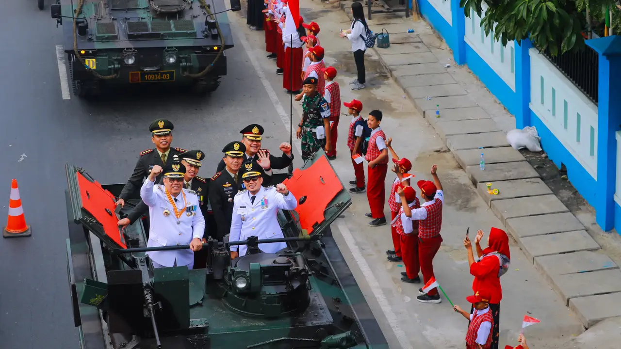 Wali Kota Tangerang Selatan Benyamin Davnie bersama Wakil Wali Kota Pilar Saga Ichsan merayakan Hari Kemerdekaan ke-79 Republik Indonesia di wilayah Tangsel. (Istimewa)