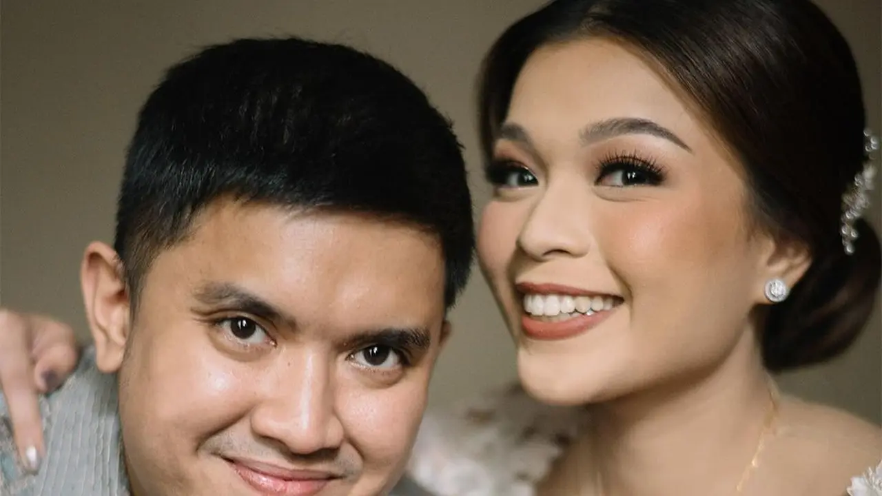 Gaya Kocak Romantis Lamaran Komika Oza Rangkuti dan Aisha Lahtiba, Tampil Simple dengan Busana Serba Lokal