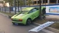 Lamborghini Gallardo mengalami kecelakaan setelah hilang kendali. (The Drive)