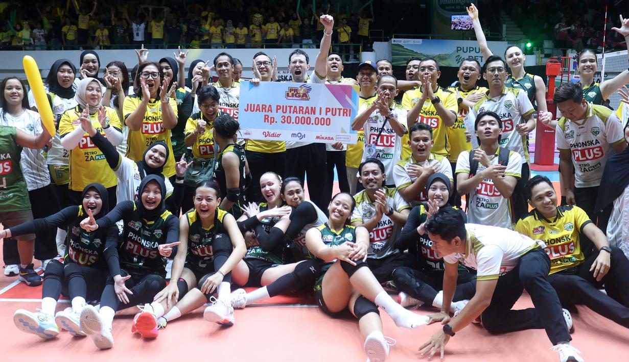 Kemenangan ini juga membuat mereka mendapatkan hadiah uang pembinaan sebesar Rp 30 juta sebagai juara putaran pertama. (Dok. PBVSI)