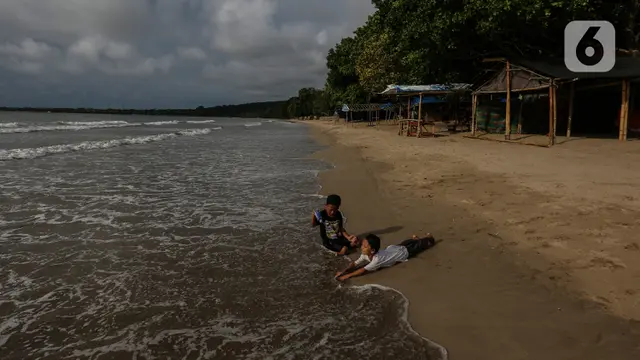 Pantai Carita Kembali Sepi Wisatawan