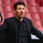 Diego Simeone. Ia mulai melatih pada 2006 di Argentina. Ia dilatih Roberto Mancini pada 2002 hingga 2003 saat di Lazio dan tampil dalam 35 laga dengan torehan 7 gol. Ia mulai menangani klub Eropa mulai 2011 dan kini telah 1 dekade bersama Atletico Madrid. (Foto: AFP/Gabriel Bouys)