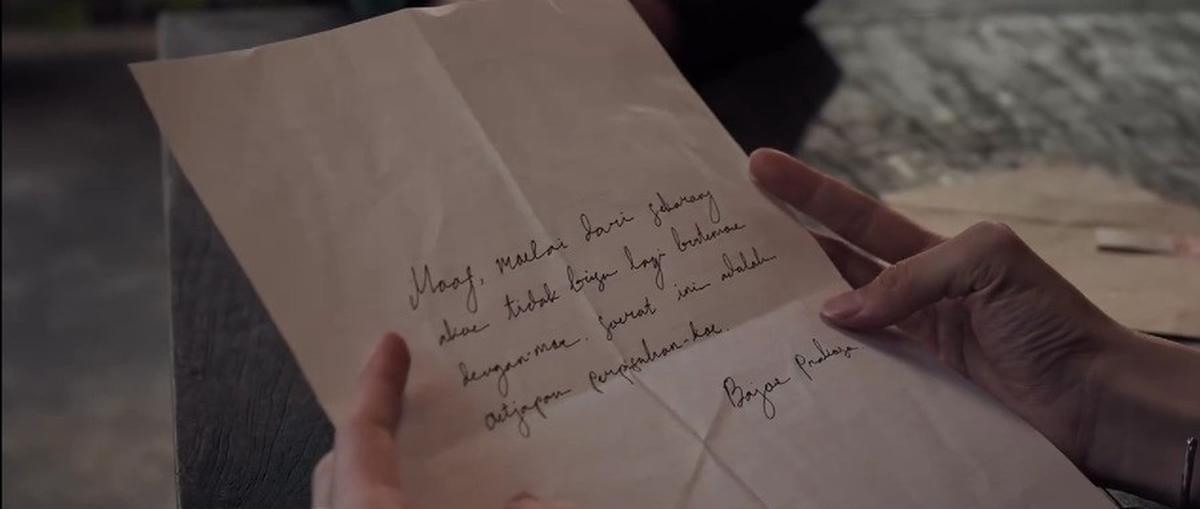 Salah satu momen yang mencuri perhatian adalah ketika Keisya membaca surat dengan tulisan tangan yang berisi pesan mendalam: "Mengapa malam harus datang, jika tidak lagi berbintang."<br>