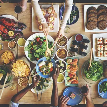 Ilustrasi makan besar.