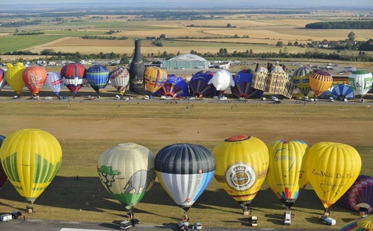 Festival balon udara hiasi langit Prancis