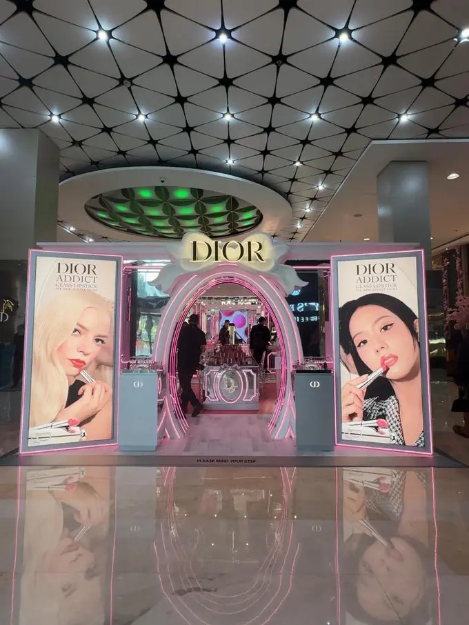 Menjelajahi Dunia Dior Addict di Kota Kasablanka, dari Lipstik Favorit Jisoo BLACKPINK hingga Couture Cases Ikonis