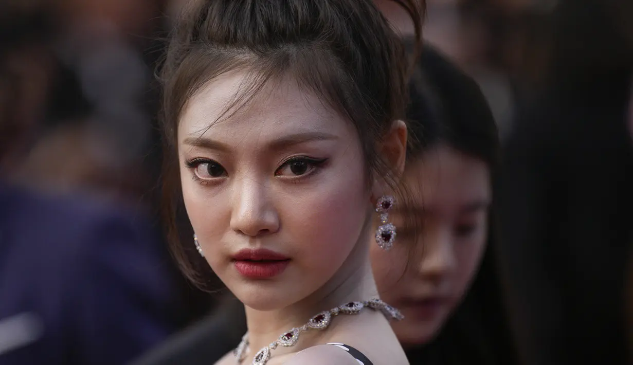 Ningning aespa di Festival Film Cannes. (AP Photo/Daniel Cole)