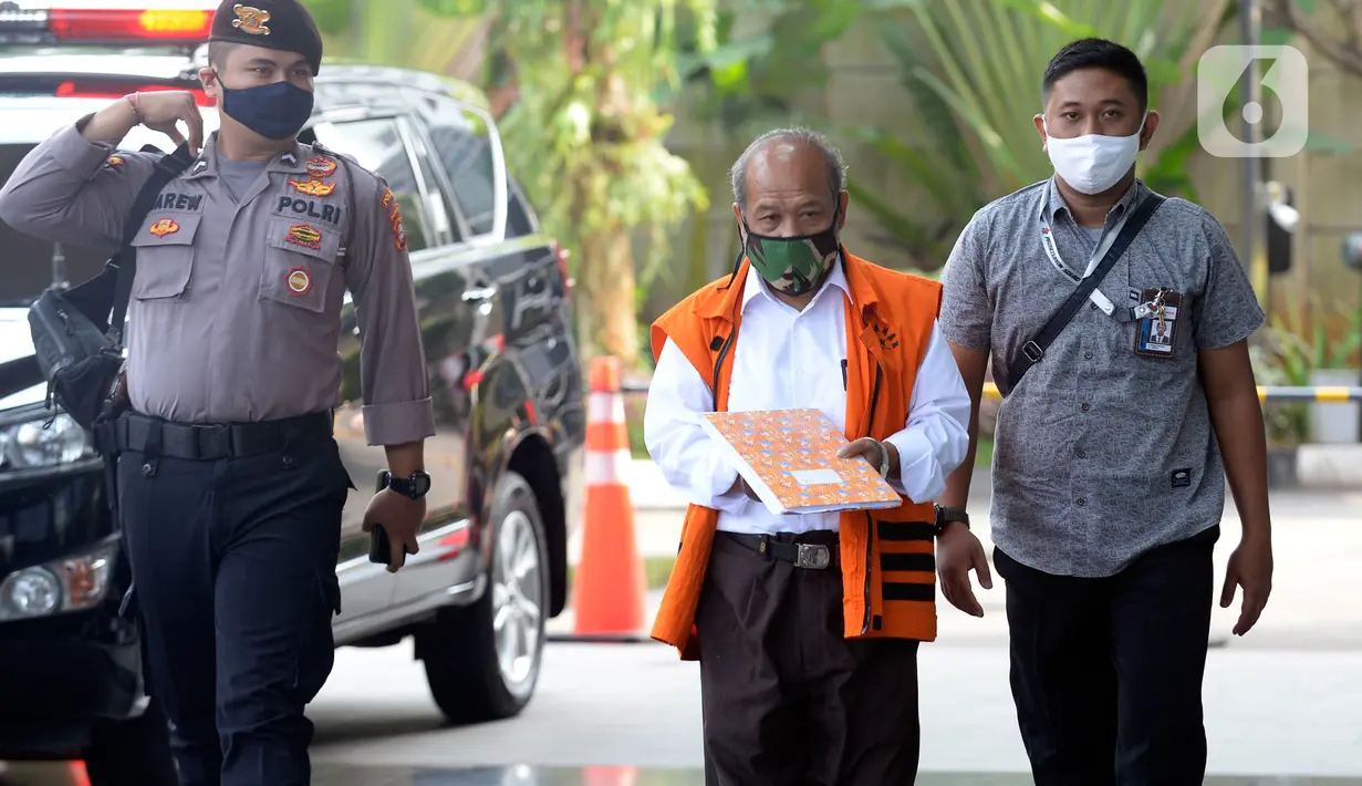 Terdakwa mantan anggota DPRD Kota Bandung, Kadar Slamet akan menjalani persidangan secara online lanjutan di Gedung KPK, Jakarta, Rabu (24/06/2020). Kadar diperiksa terkait kasus dugaan korupsi pengadaan tanah untuk RTH di lingkungan Pemerintah Kota Bandung Tahun 2012-2013. (merdeka.com/Dwi Narwoko)